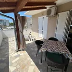 Irena شقة *
